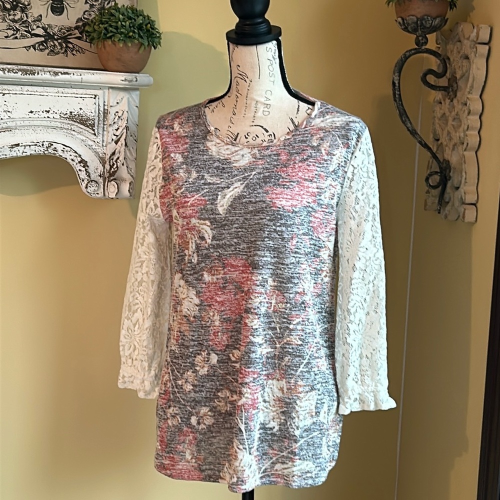 NWOT! Gray & Rust Peach Floral & Ivory Cream Lace Ruffle Balloon Sleeve Tunic me